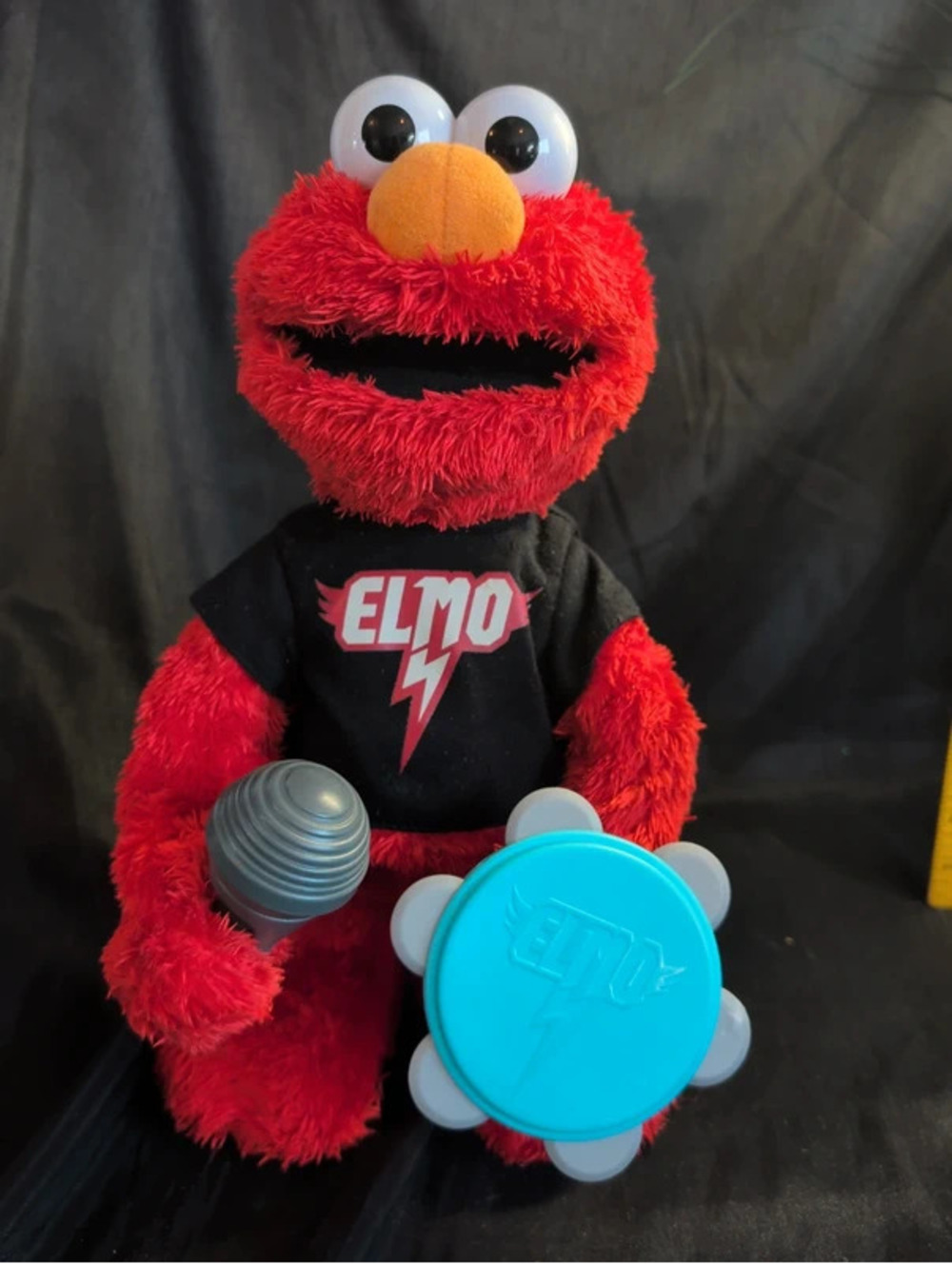 Let's rock! Elmo vintage 2010 interactive singing dancing Elmo